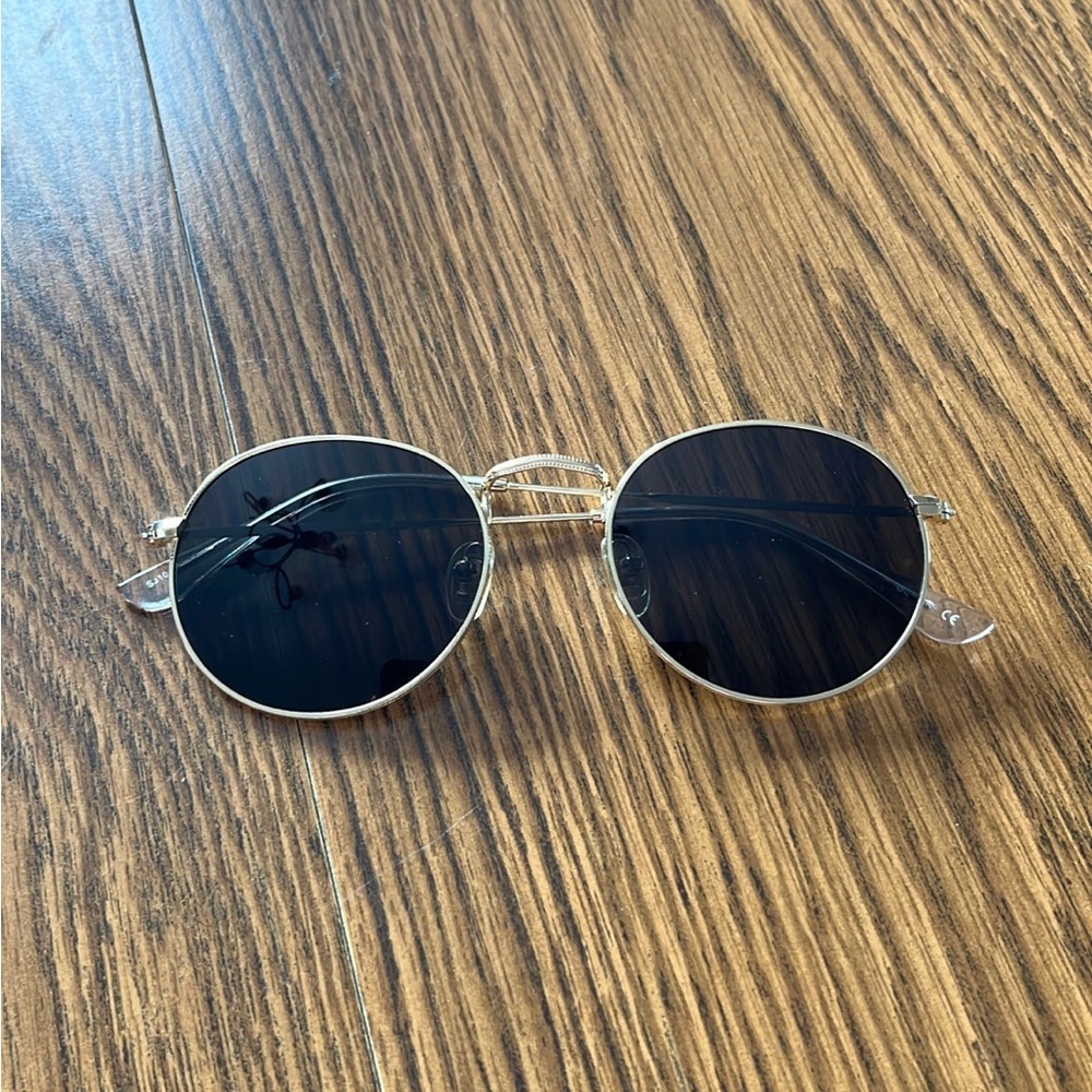 Round sunglasses
